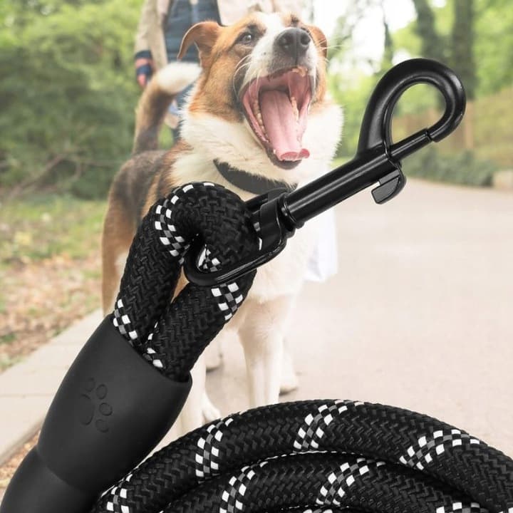 Smycz czarna odblaskowa dla psa